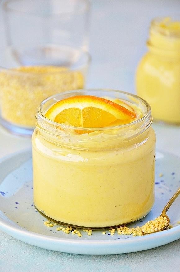 Pomarańczowy budyń jaglany