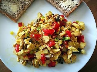 Jajecznica z tofu - wegański przepis na śniadanie