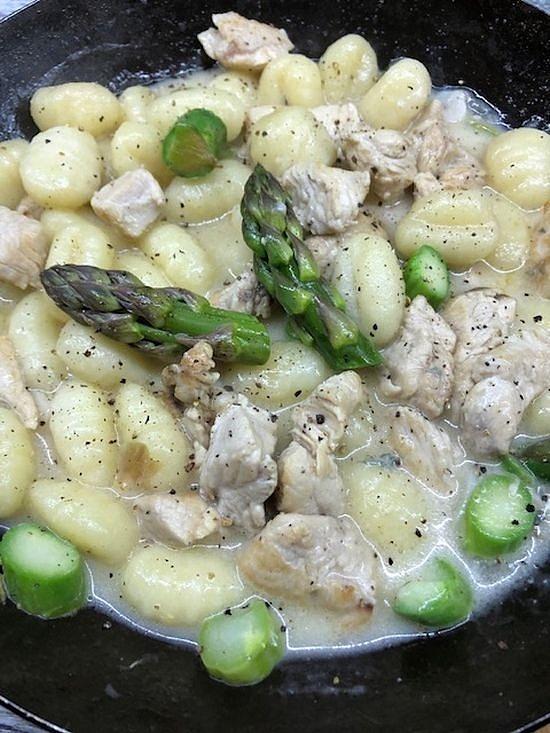 Gnocchi ze szparagami i gorgonzolą