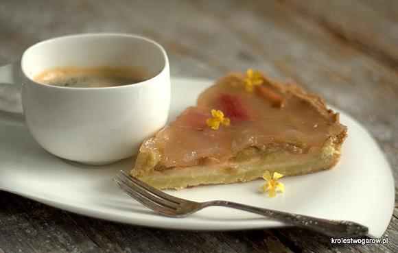 Tarta z rabarbarem na kruchym cieście