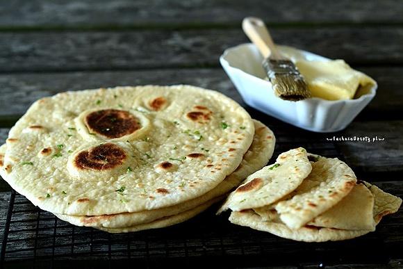 Chlebki naan – przepis z filmem