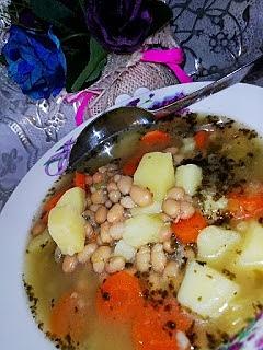 Fasolowa zupa na wywarze warzywnym