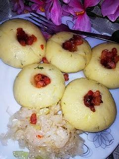 Kluski śląskie ze skwarkami