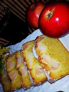 Babka z mąki kukurydzianej z jabłkami