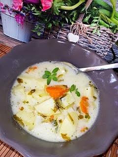 Ogórkowa zupa na wywarze warzywnym