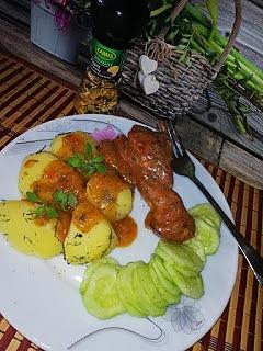 Kawałki łopatki w sosie