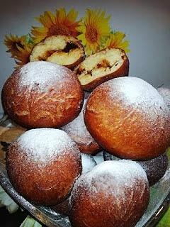 Pączki z powidłami śliwkowymi