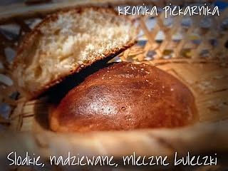 Słodkie nadziewane mleczne bułeczki