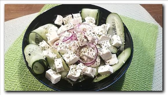 Sałatka ogórkowa z serem feta