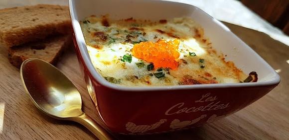 Zapiekane jajko w śmietanie i parmezanie z kawioru