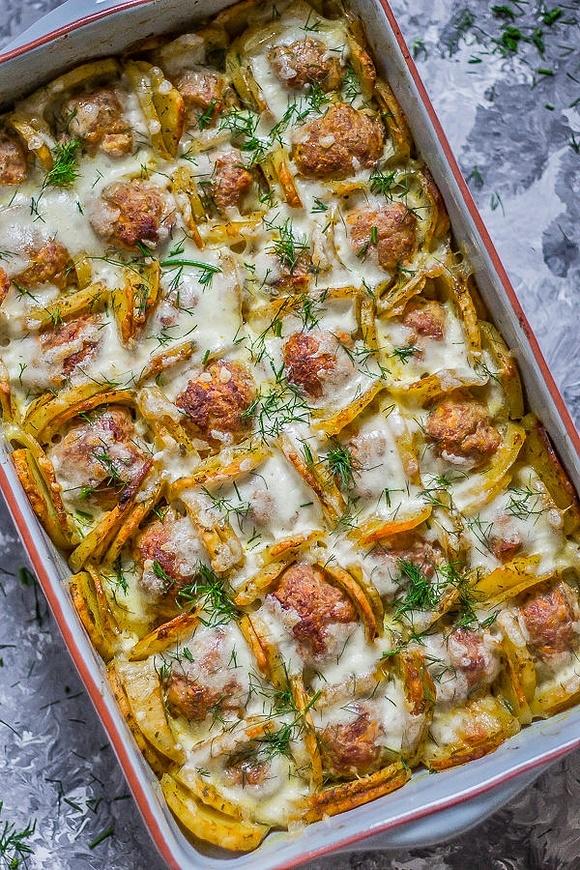 Zapiekanka ziemniaczana z pulpetami i mozzarellą