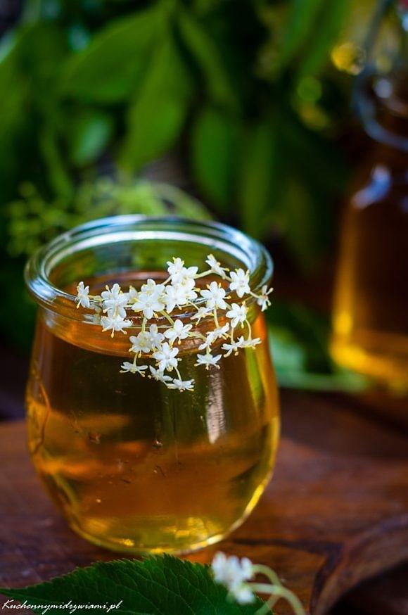 Syrop z kwiatów czarnego bzu lub hyćki