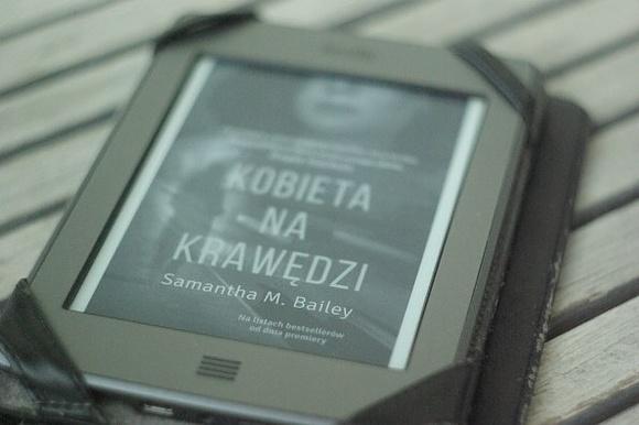 Kobieta na krawędzi co oznacza i dlaczego jest ważny tytuł