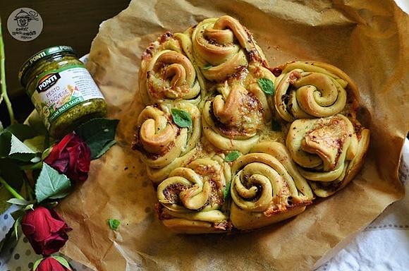 Serce z sosem pesto i żółtym serem