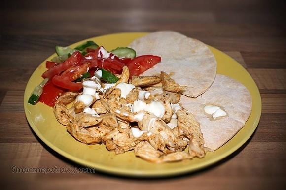 Gyros z kurczakiem i chlebkiem pita