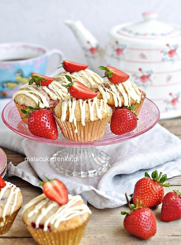 Pyszne proste muffiny z truskawkami bez zbędnych słów