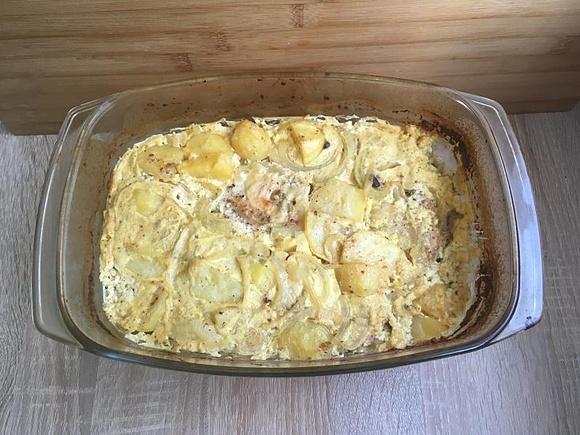 Pieczony schab z ziemniakami w śmietanie