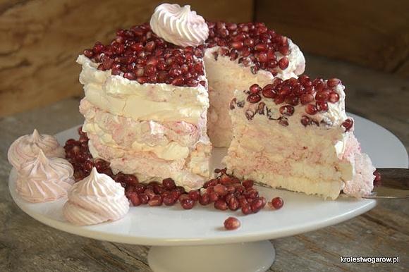 Tort bezowy z bitą śmietaną