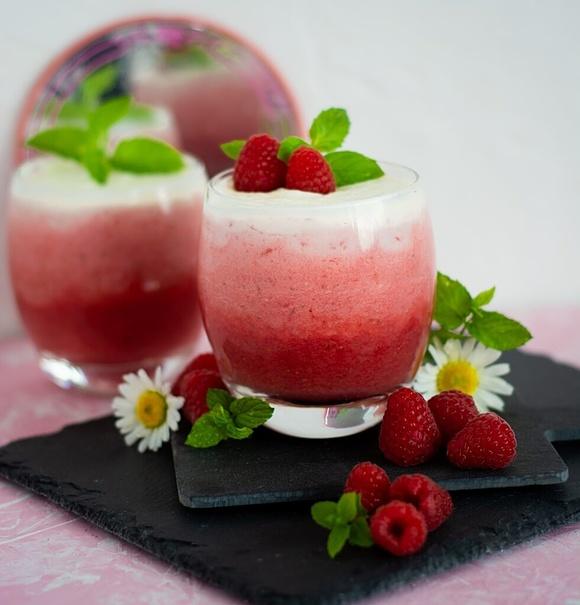Mus malinowy – puszysty deser w pucharku