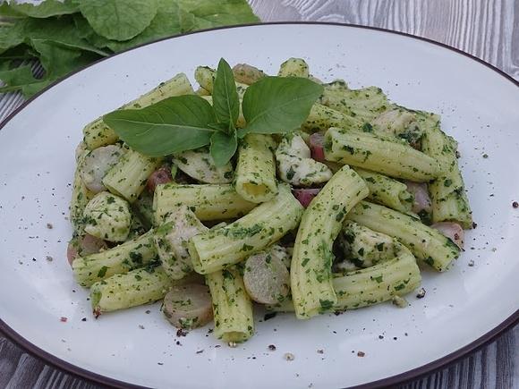 Makaron z pesto z rzodkiewki