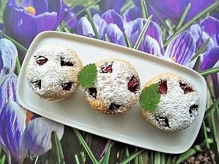 Muffinki orkiszowo-owsiane z truskawkami