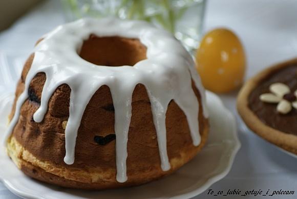 Babka drożdżowa z rodzynkami i skórką pomarańczową
