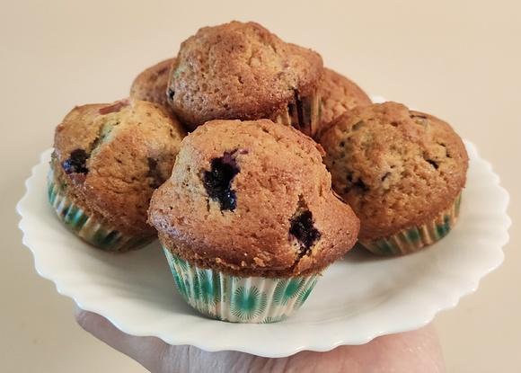 Muffinki z jagodami i rabarbarem