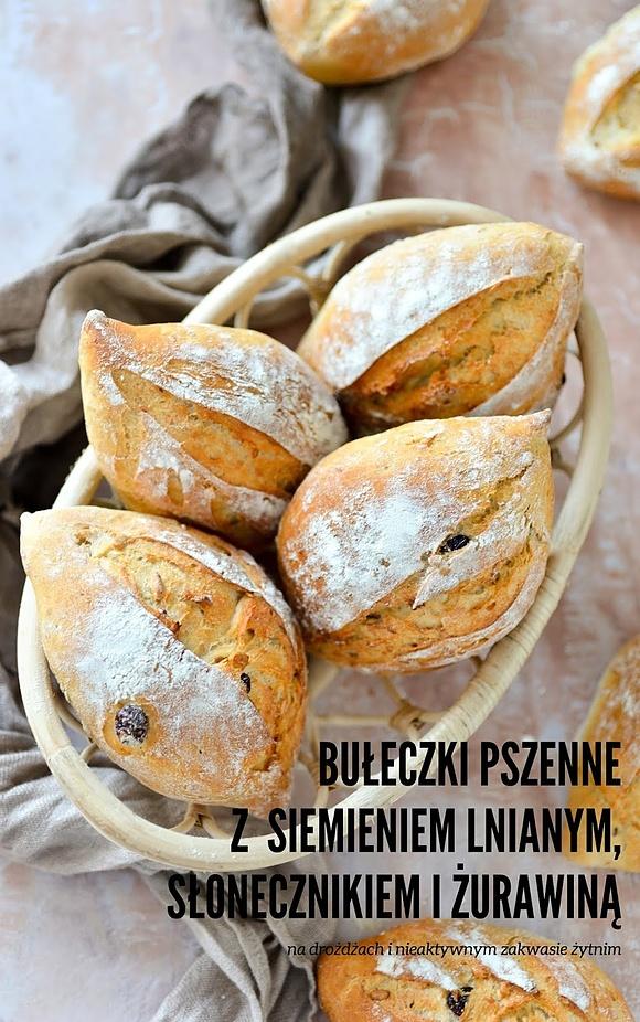 Bułeczki pszenne z siemieniem lnianym słonecznikiem i żurawiną