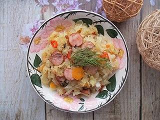 Pieczona młoda kapusta z dodatkami