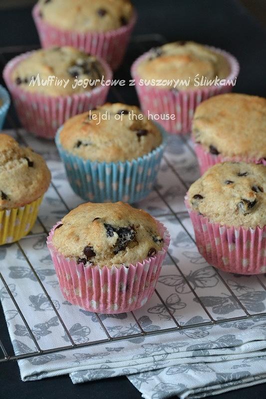 Muffiny jogurtowe z suszonymi śliwkami i czekoladą