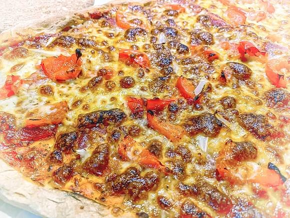 Pizza na jogurcie naturalnym - szybki przepis bez drożdży