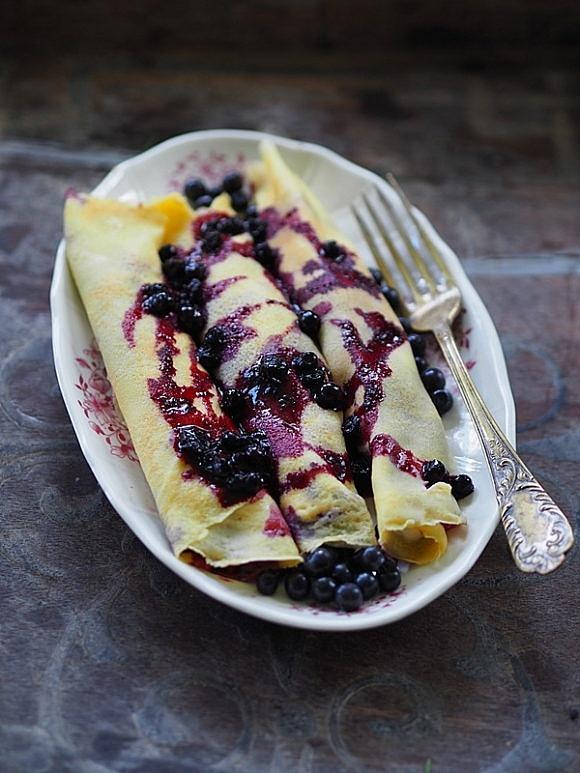 Naleśniki z jagodami i mascarpone