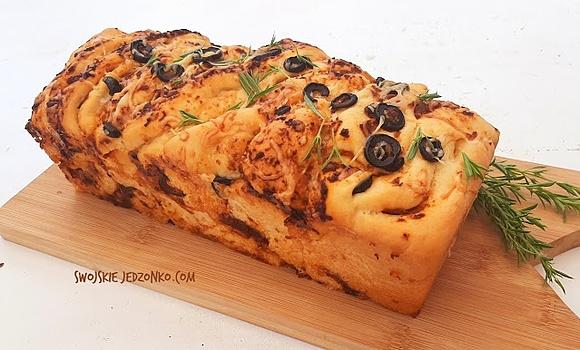 Chlebek z suszonymi pomidorami i oliwkami do odrywania