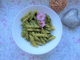 Makaron penne z pesto szpinakowym