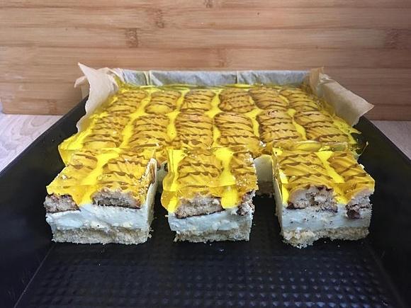 Ciasto kruche paluszek z masą śmietanową i galaretką