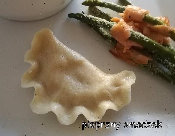 Pierogi z musem ze szparagów