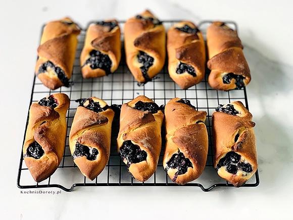 Jagodzianki z serem i jagodami, cieńsze ciasto, pyszne i proste w przygotowaniu