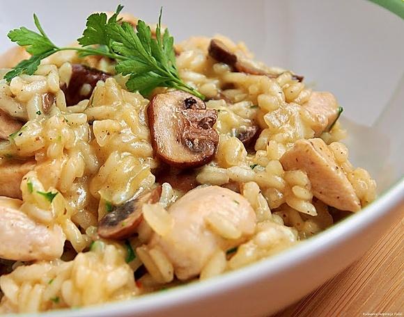 Risotto z kurczakiem i brązowymi pieczarkami