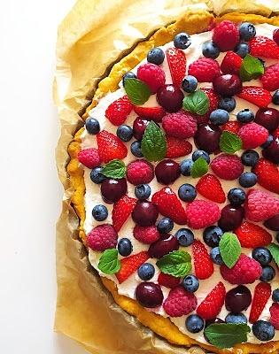 Tarta z letnimi owocami