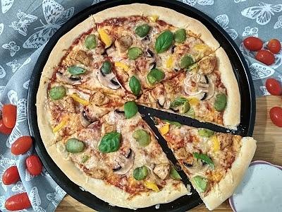 Pizza z bobem i kurczakiem