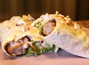 Tortilla z indykiem i warzywami