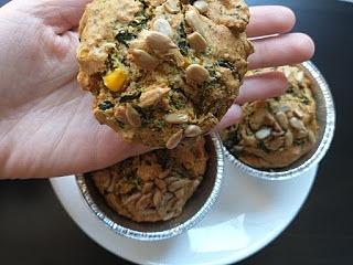 Wytrawne muffinki owsiane żytnie ze szpinakiem i kukurydzą