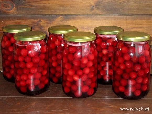 Kompot z wiśni na zimę dostępny w słoikach