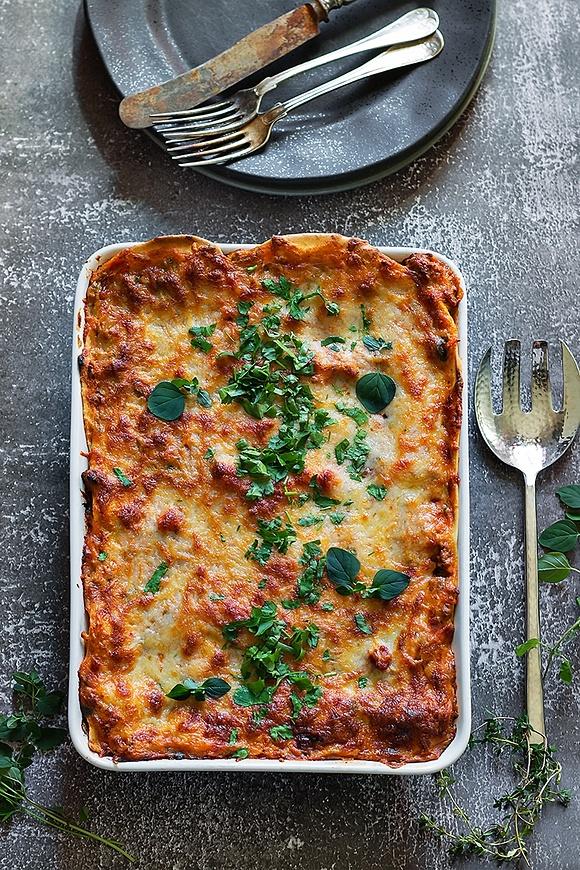 Jak przygotować lasagne domową z makaronem i sosem bolognese