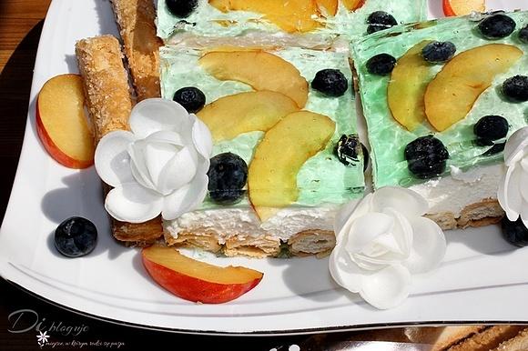 Ciasto na paluszkach francuskich z kremem mascarpone i owocami