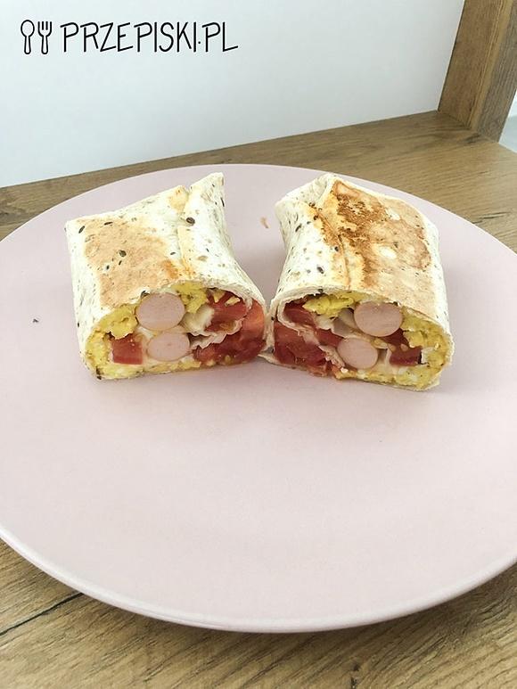 Tortilla z jajkiem i parówką