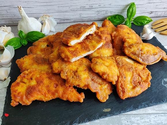 Kotlety z piersi kurczaka w paprykowo-czosnkowej panierce
