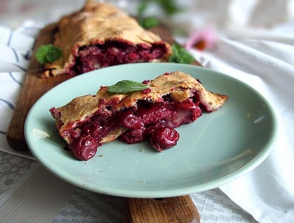 Wiśniowy strudel