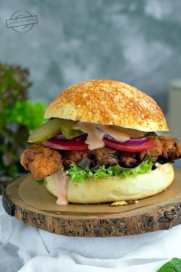 Burgery z kurczakiem w domowych bułkach