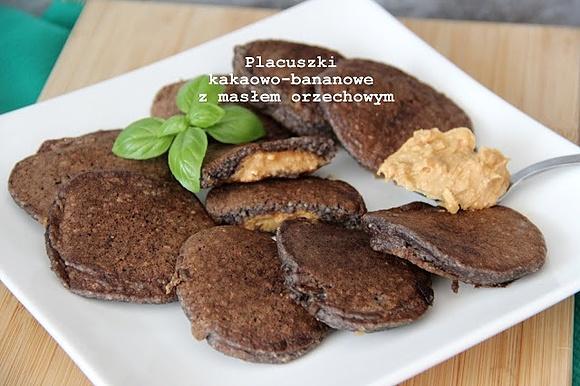 Placuszki kakaowo-bananowe z masłem orzechowym